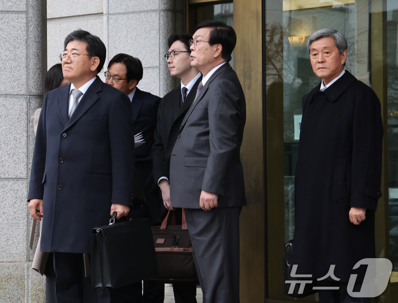 한덕수 국무총리, 내란 의혹 부인하며 탄핵심판 첫 변론 진행