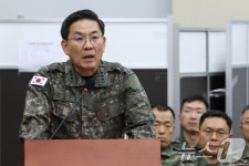 답변하는 이진우 전 수도방위사령관