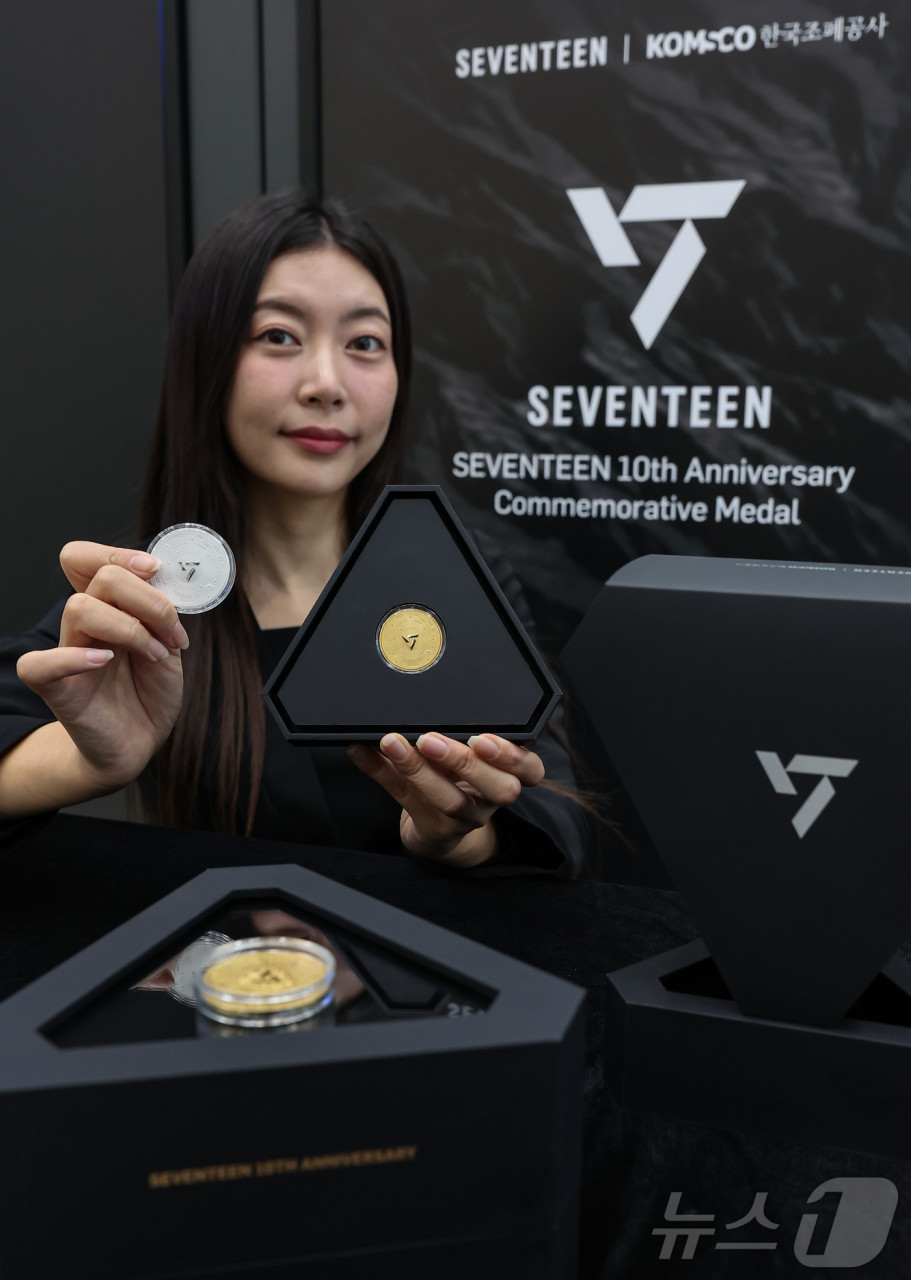 세븐틴, 나나민박을 통해 데뷔 10주년 축하 파티 열어 (제목)