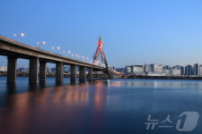 송상진 사진집 한강을 따라서 발간