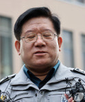 찡그린 경찰청장 직무대행