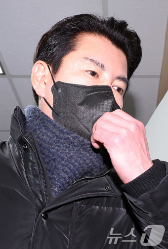'체포저지' 경호처 가족부장 경찰 출석…
