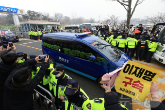 윤석열 대통령 탑승 호송차량, 헌법재판소 출발