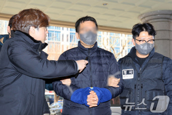'서부지법 난동' 판사실 침입 40대 특임전도사 구속…