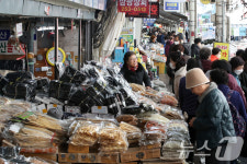 설 연휴 앞두고 붐비는 대구 서문시장