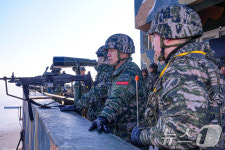 말도소초서 대비태세 점검하는 주일석 해병대사령관