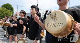 9급 월급 300만원·악습 폐지…MZ 공무원, 이탈 막는다