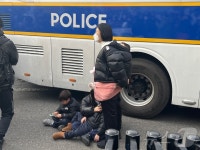 폭언·폭력 난무하는 시위 현장에 어린이 동반…전문가들 정서적 학대