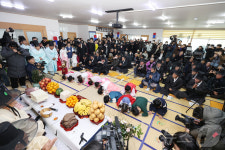 450여 년 전통 강릉 위촌리 합동세배식 도배례 개최