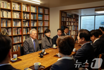 [뉴스1 PICK]'문재인·이재명' 회동···'친명·비명' 신경전은 격화
