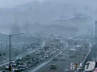 극한 출근길…대설특보 속 거북 주행에 30분 거리가 2시간 소요