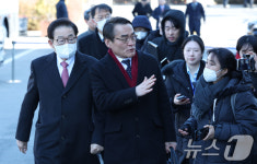 윤석열 대통령 측 변호인단 헌재 심판정으로