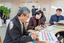 이수희 강동구청장, 정근식 교육감 만나 고덕3지구 등 학교 현안 논의