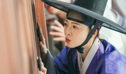 고아라, 남장을 해도 붉은 입술…