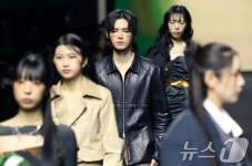 크래비티 민희, 모델 포스