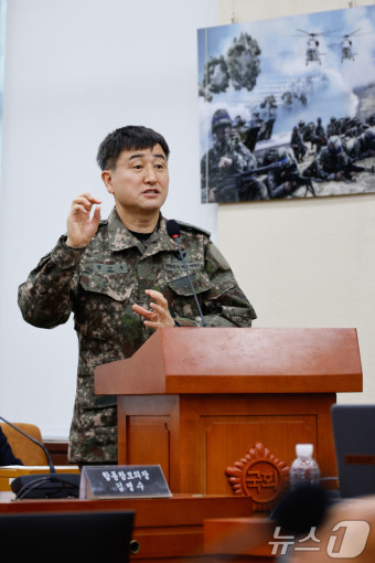 안규백 위원장 질의에 답하는 박안수 전 계엄사령관