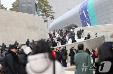 붐비는 2025 서울패션위크