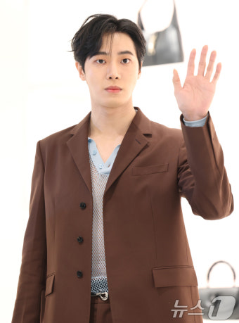 추영우, 재킷 안 망사의상으로 섹시지수 UP