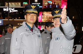 '업무 시작' 박현수 서울경찰청장 직무대리, 홍대 거리 순찰