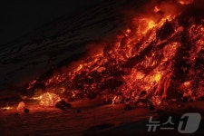 [포토] 붉은 용암 분출하는 이탈리아의 에트나 화산