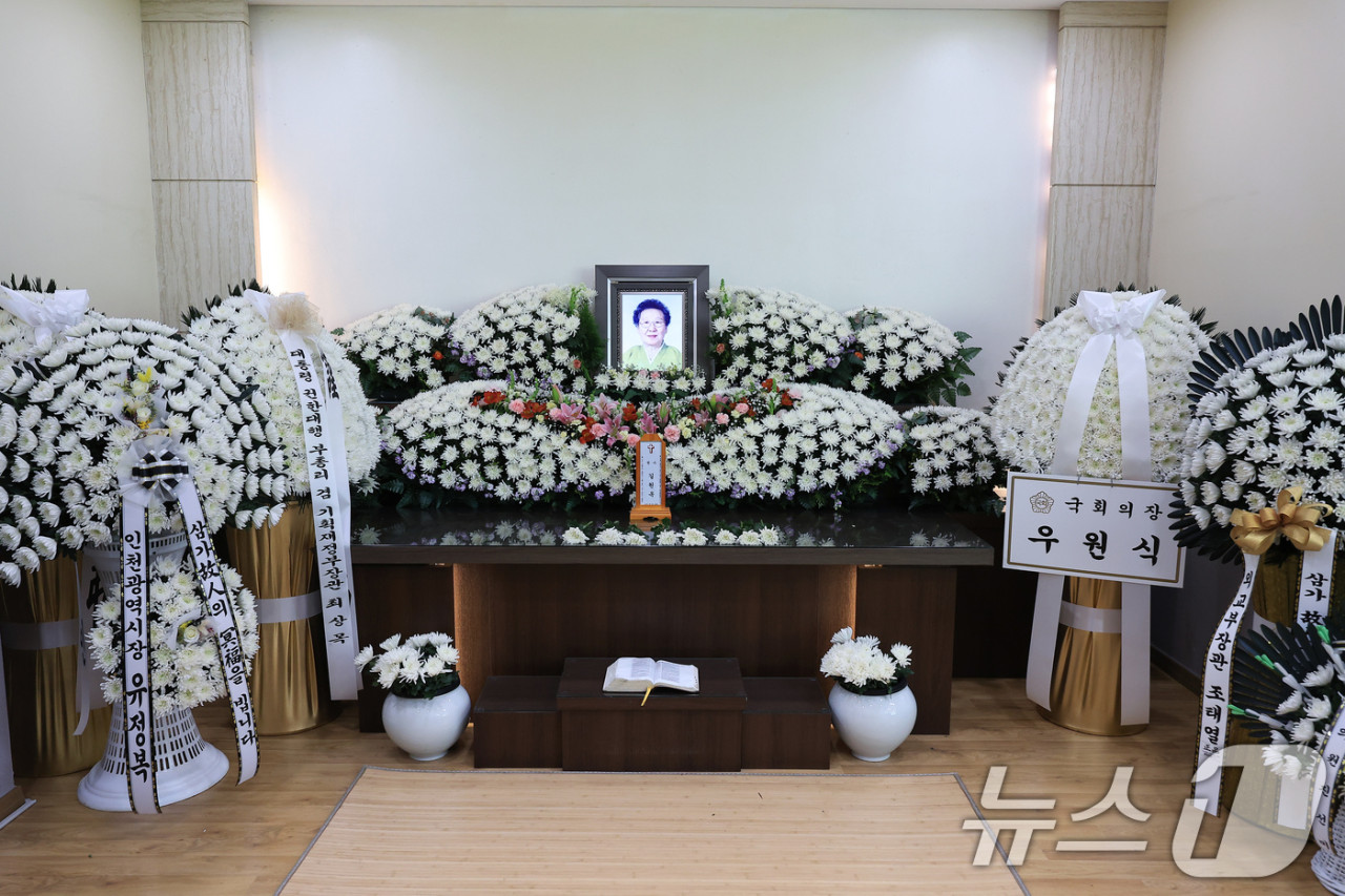 인권운동가, 길원옥 할머니의 별세 소식에 한국 사회 평화와 정의의 메시지를 담아 함께 정리