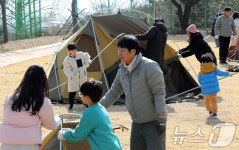 힘 합쳐 만드는 텐트