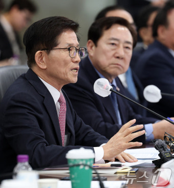 간담회 발언하는 김문수 장관