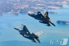 KF-21, KF-16과 함께 시험비행