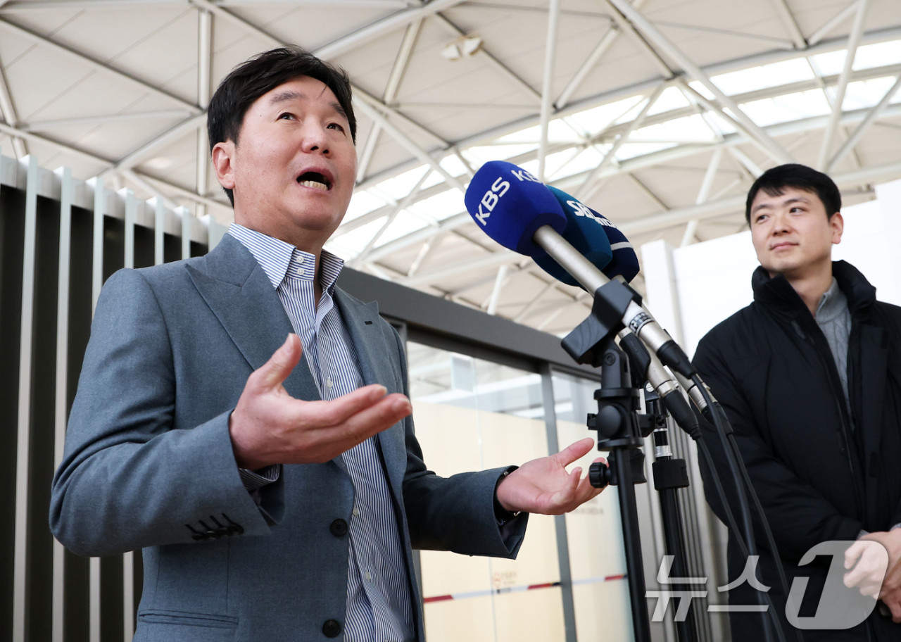 류지현 감독, 2026 WBC 대비 위해 미국 출국 현지 전력 분석에 총력참관