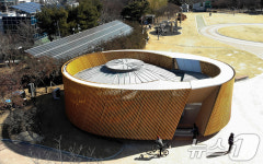 리모델링 마친 대구 수성못 공중화장실