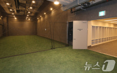 국내 최초 원정팀 실내 연습장 마련된 대전 한화생명 볼파크