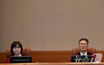 尹 탄핵심판 10차 변론 자리한 문형배·이미선