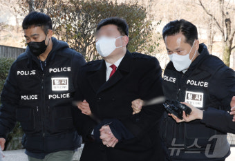'캡틴 아메리카' 복장으로 경찰 난입시도 안모씨 구속기로