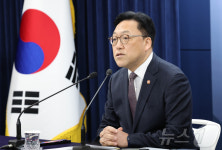 인터넷 전문은행 추가 관련 설명하는 김병환 금융위원장