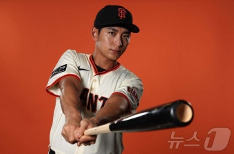 돌아온 이정후, MLB 시범경기 첫 홈런포…SF, 콜로라도와 2-2(종합)