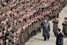 김정은, 강건명칭종합군관학교 학생들 격려…실전 경험 습득 강조