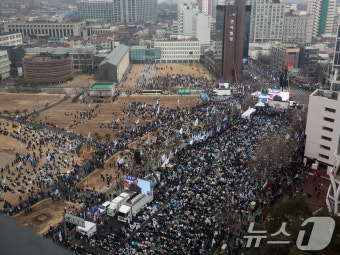 문재인, 헌재에 윤석열 탄핵 심판 신속 결정 촉구…이번 주 선고 바람