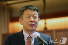 김광일 MBK 부회장 홈플러스 신용등급 하락 때문…영업 지장 없다