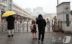 개학 4일 앞두고 날벼락 맞은 학부모들