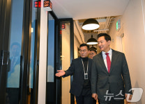 서울핀테크랩 시설 둘러보는 오세훈 시장