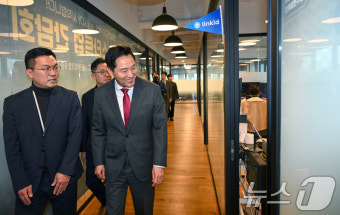 서울핀테크랩 시설 둘러보는 오세훈 시장