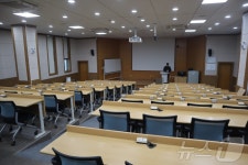 새학기 맞은 충북대 의대 강의실…복학생들 여전히 수업 거부