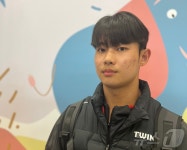 홈런 한 방에 정신이 번쩍…LG 루키 김영우 많이 배웠다