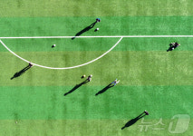 봄 기운 만끽하며 축구