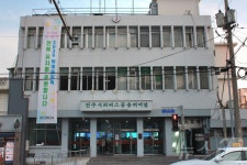 도시 첫인상인데… 50년 넘어 낡고 흉한 전주시외버스터미널 눈살