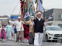 전주 기접놀이 풍물단의 객사 행진