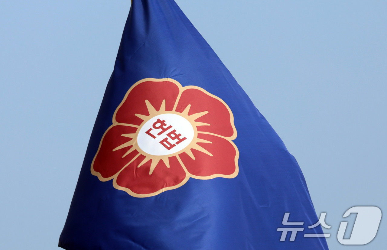 헌재, 윤석열 전 대통령 탄핵심판 방청 신청 폭주…20석 현장 관람 심경待중