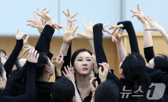 산조·살풀이 장면 선보이는 국립무용단 무용수들