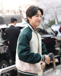 진영, 부드러운 미소