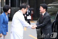 대구동산병원장 찾은 안철수 의원